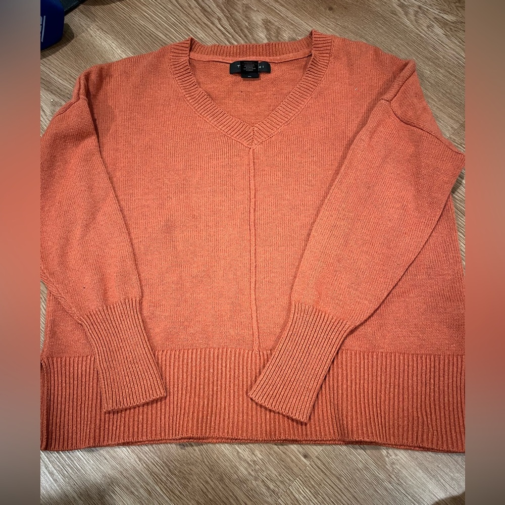 Tahari sweater size small